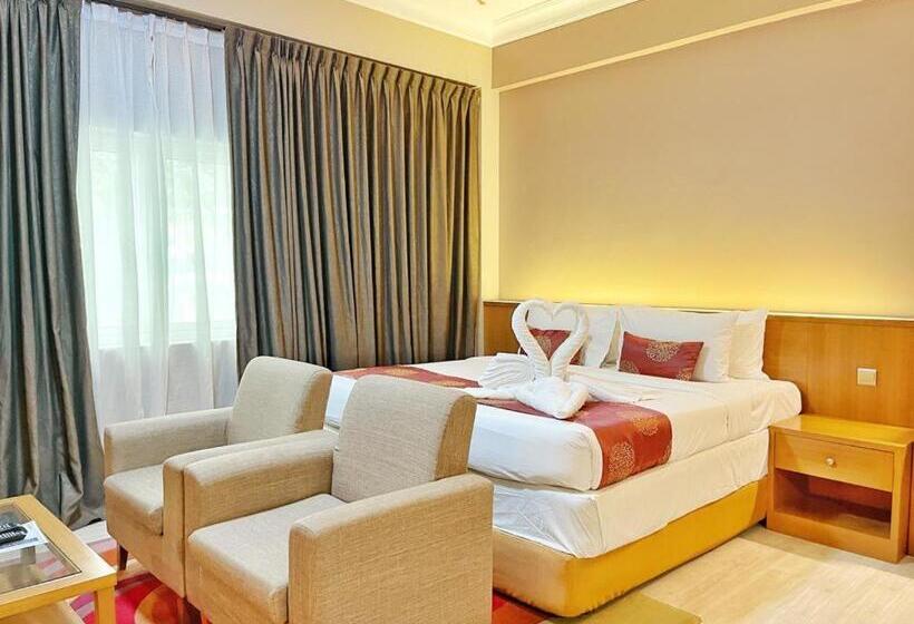 Escritório Estándar, The Avenue M