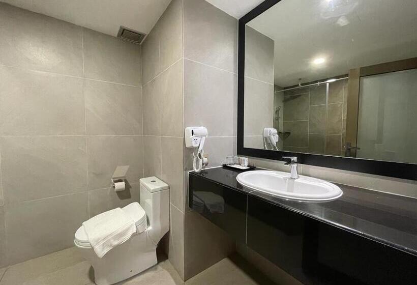 Suíte 2 Dormitórios, The Avenue M