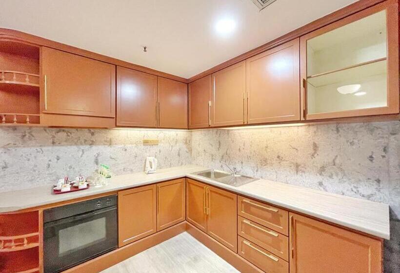 Suíte 2 Dormitórios, The Avenue M