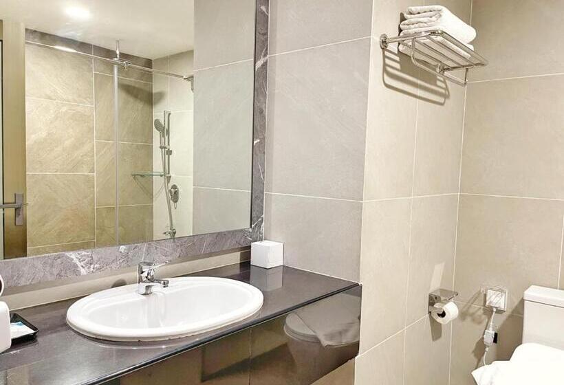 Suíte 3 Quartos, The Avenue M