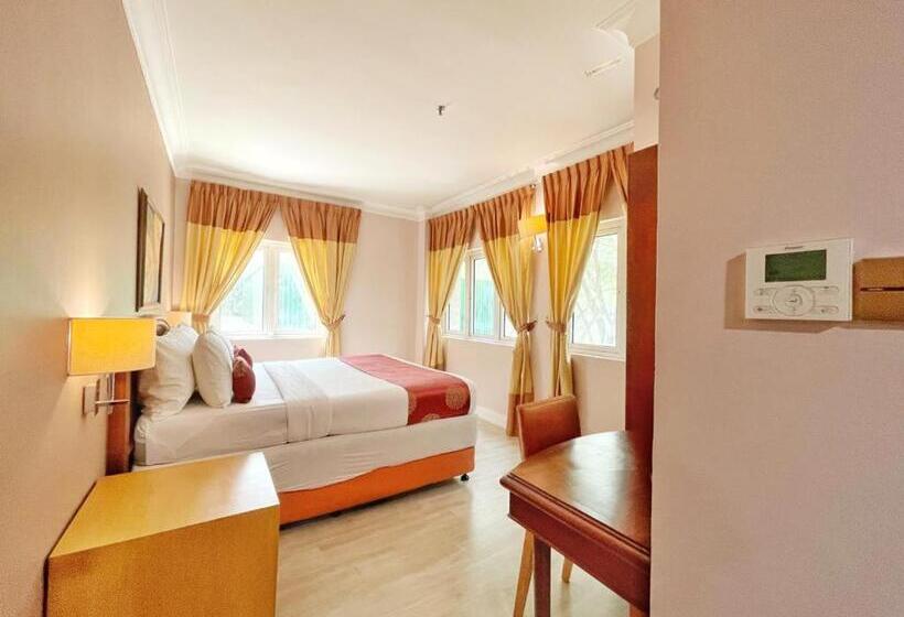 Suíte 3 Quartos, The Avenue M