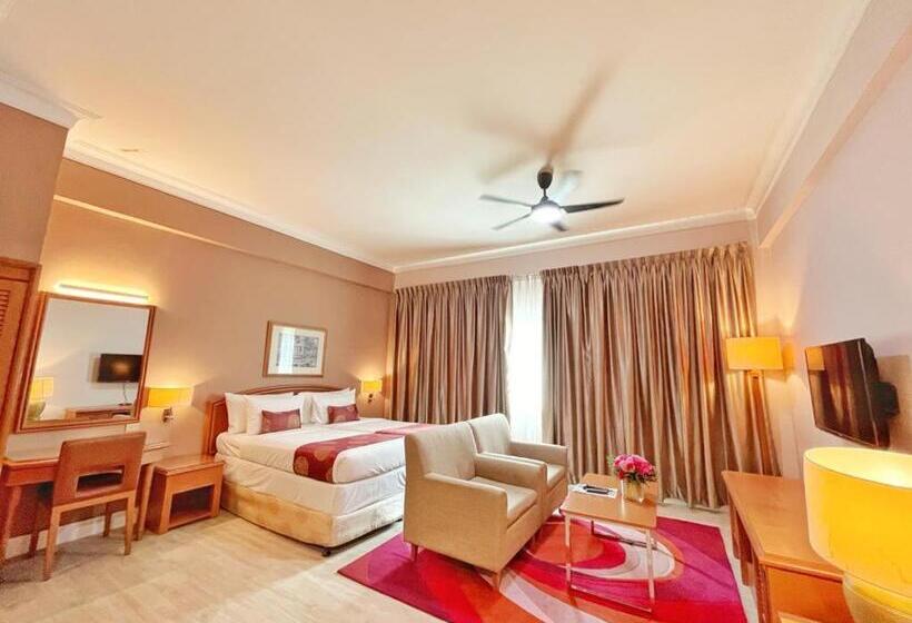 Escritório Estándar, The Avenue M