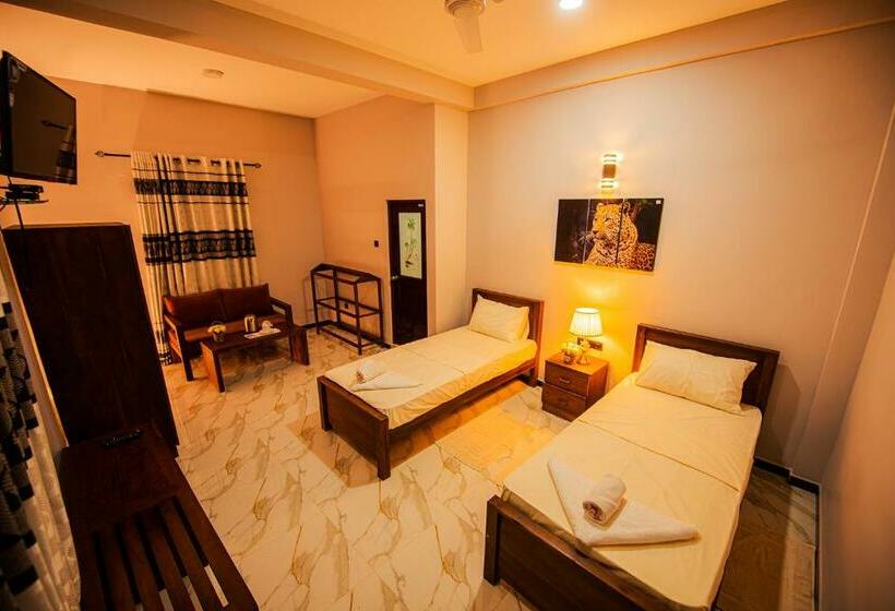 غرفة ديلوكس مزودة بشرفة, C B S Resort Udawalawe