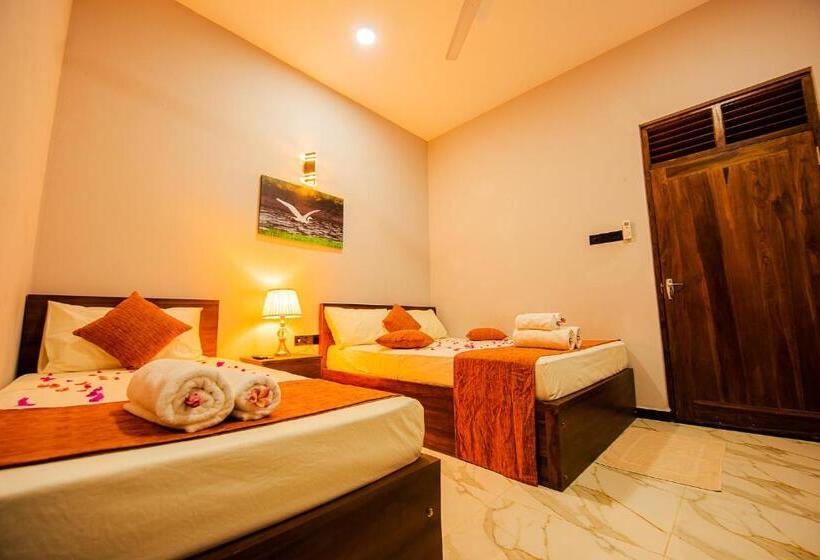 Трехместный Номер Deluxe, C B S Resort Udawalawe