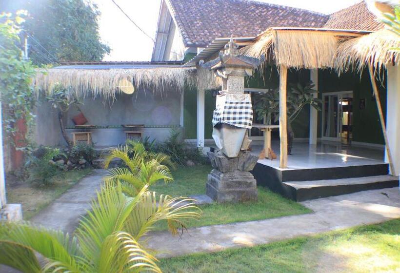 מיטה בחדר משותף, Black Sand Hostel Amed