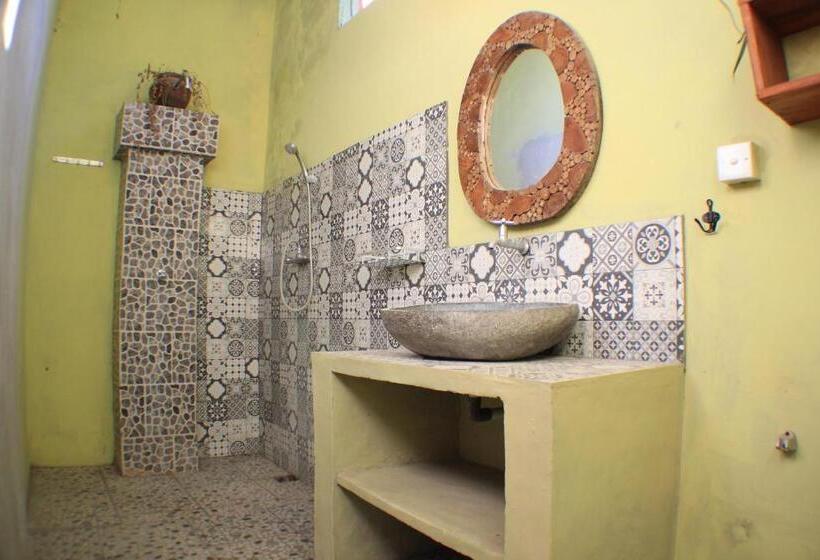 מיטה בחדר משותף, Black Sand Hostel Amed