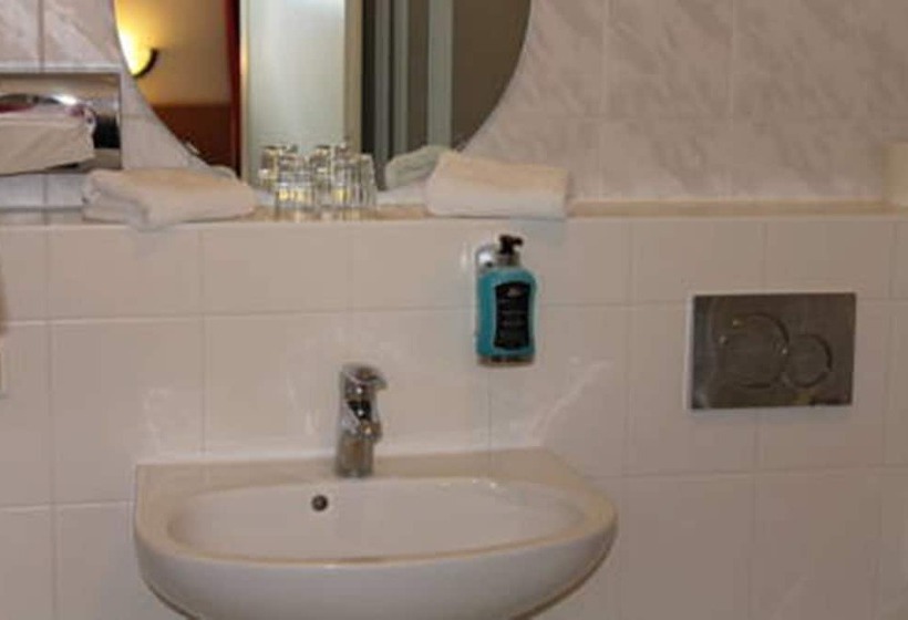 חדר סטנדרט יחיד, Filmhotel Lili Marleen