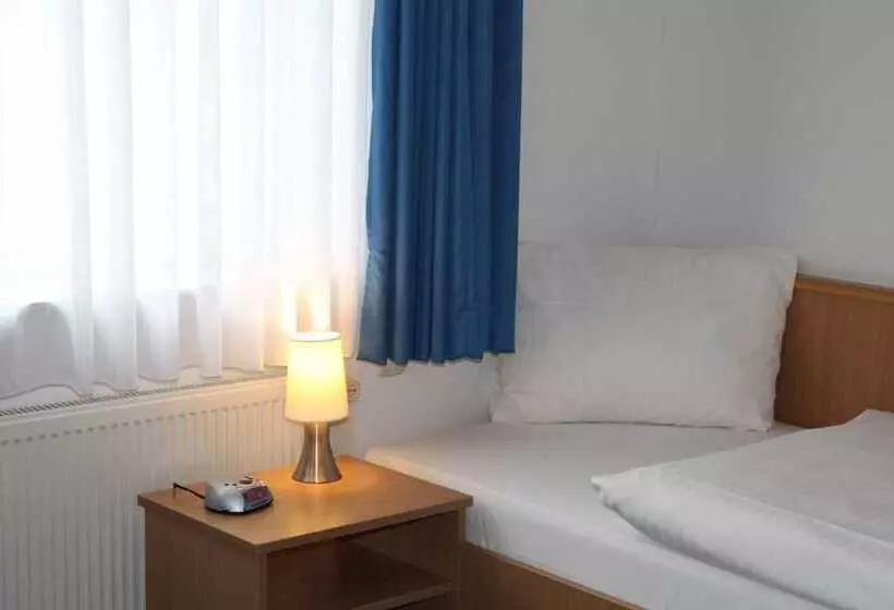 اتاق استاندارد یک نفره, Filmhotel Lili Marleen