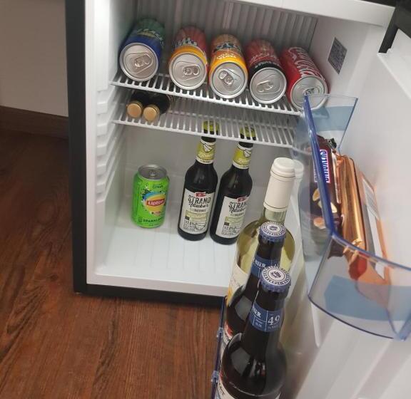 标准单人间, Amber Altstadt