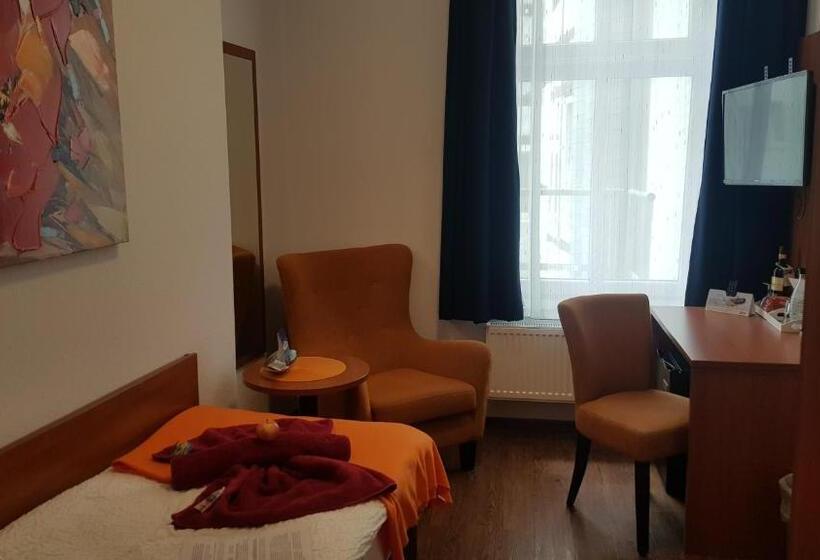 单人经济间, Amber Altstadt