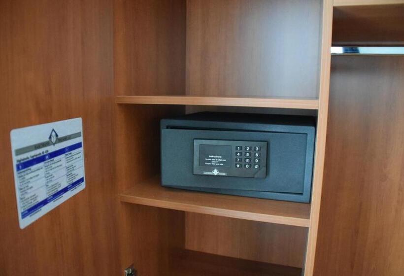 标准间, Amber Altstadt