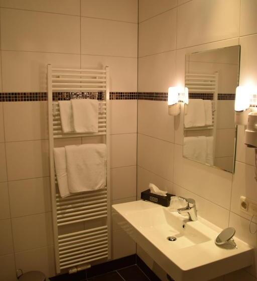 标准间, Amber Altstadt