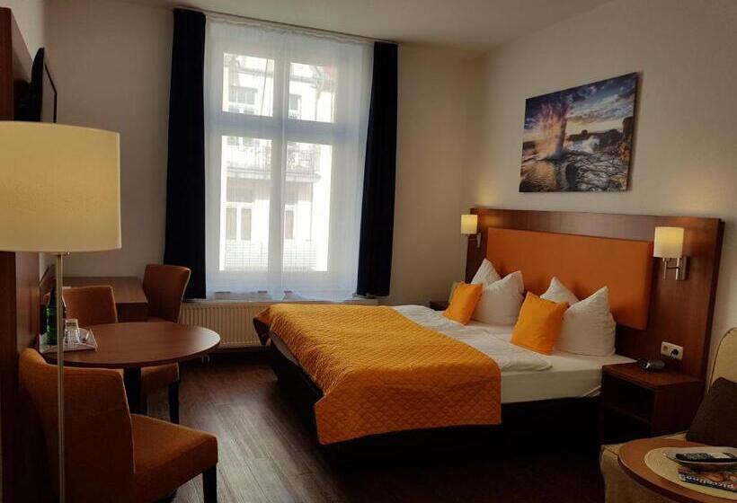 标准间, Amber Altstadt