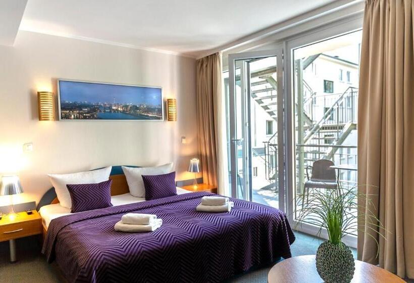 اتاق استاندارد چهار تخته, Ambiente Berlin City