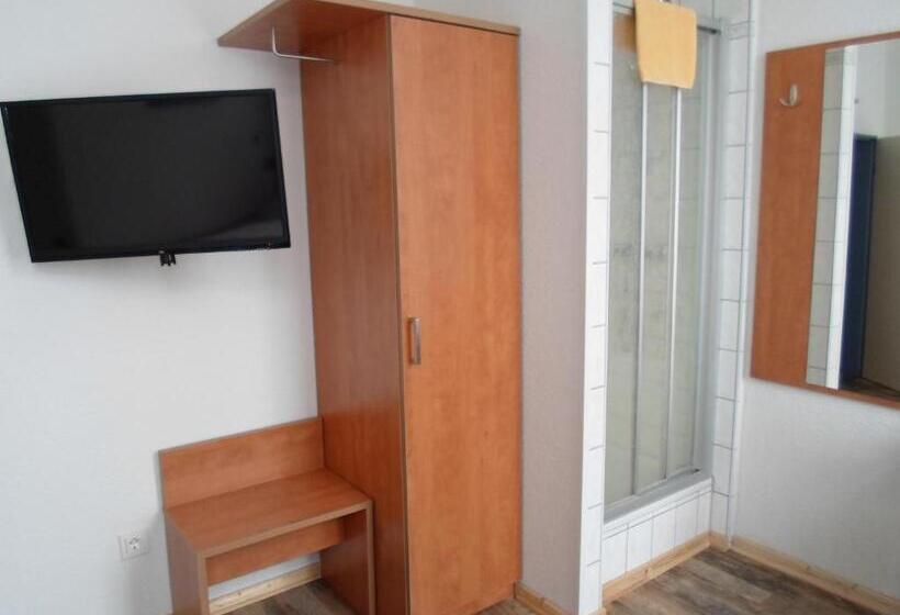 스탠다드 싱글 룸, An Der Karlstadt