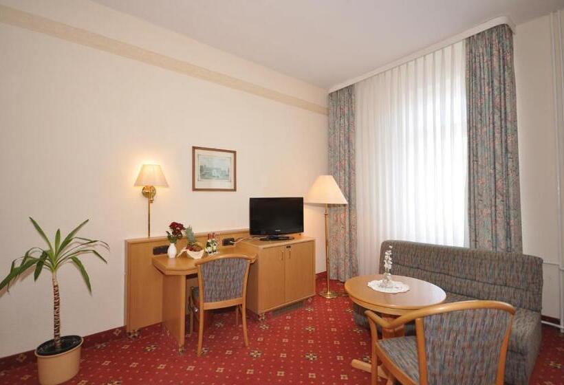 חדר סטנדרט לשלושה, Binzer Hof