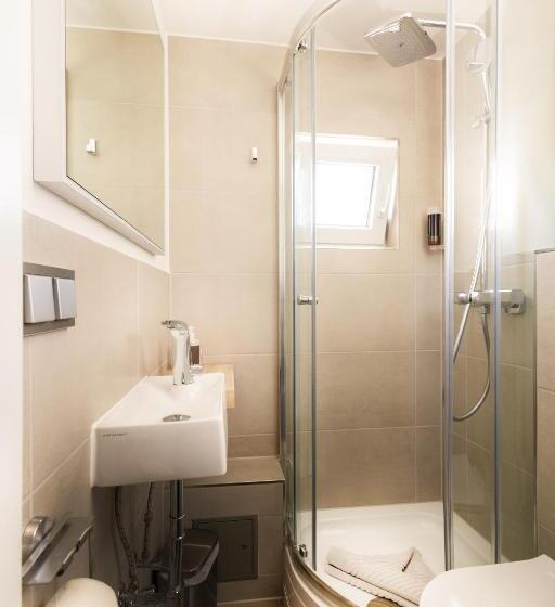 חדר אקונומי, Leuchtturm