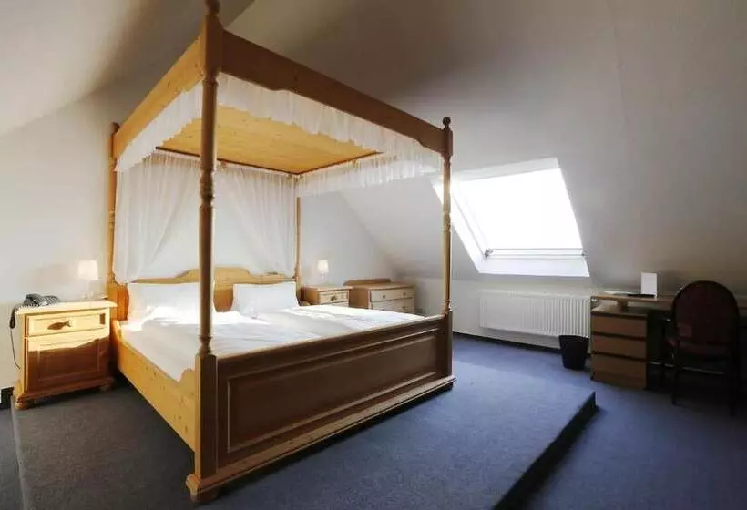 Standard Kolmen Hengen Huone, Lüttje Burg