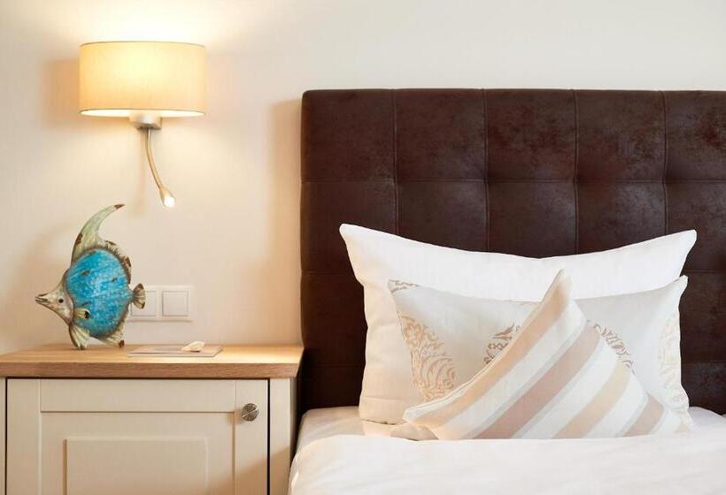 标准单人间, Nautilus