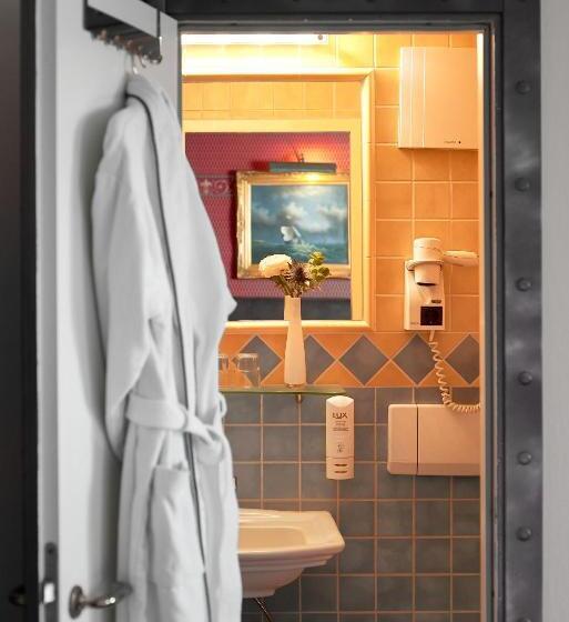 标准单人间, Nautilus