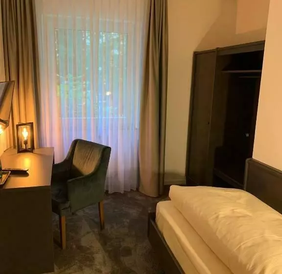 Standard Single Room, Waldhotel Riesebusch