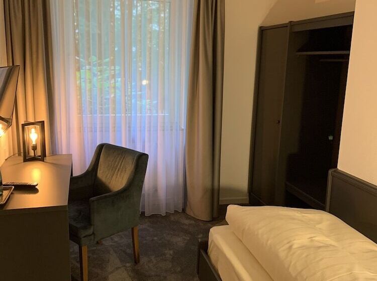 标准单人间, Waldhotel Riesebusch
