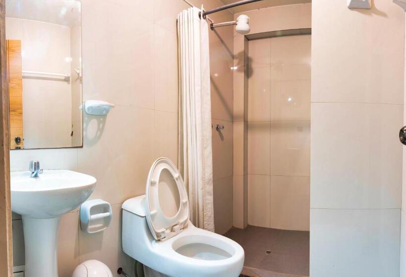 Quarto Triplo Estandar, Rituales Inn   Terminal Terrestre