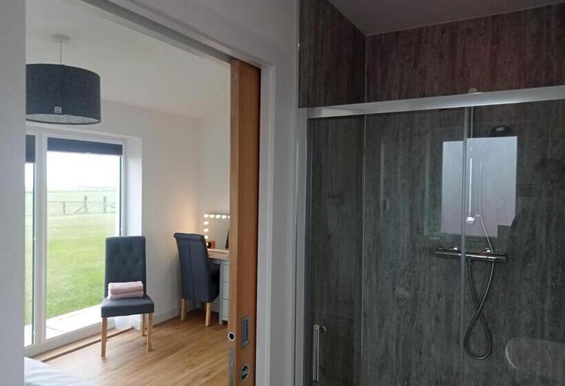 غرفة قياسية مطلّة علي البحر, Flotnar Hús   Ensuite Rooms