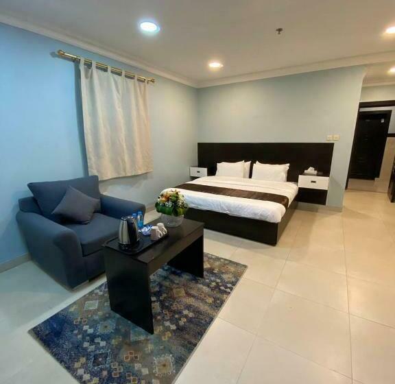 חדר דחוקס עם מיטת קינג, ذوق الخيال للشقق المخدومة Dhoq Alkhayal