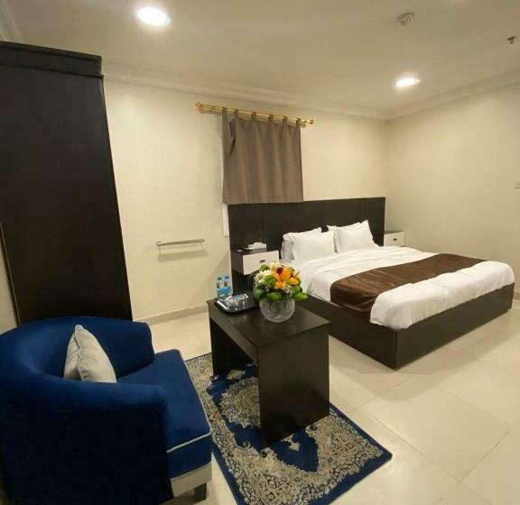 חדר דחוקס עם מיטת קינג, ذوق الخيال للشقق المخدومة Dhoq Alkhayal