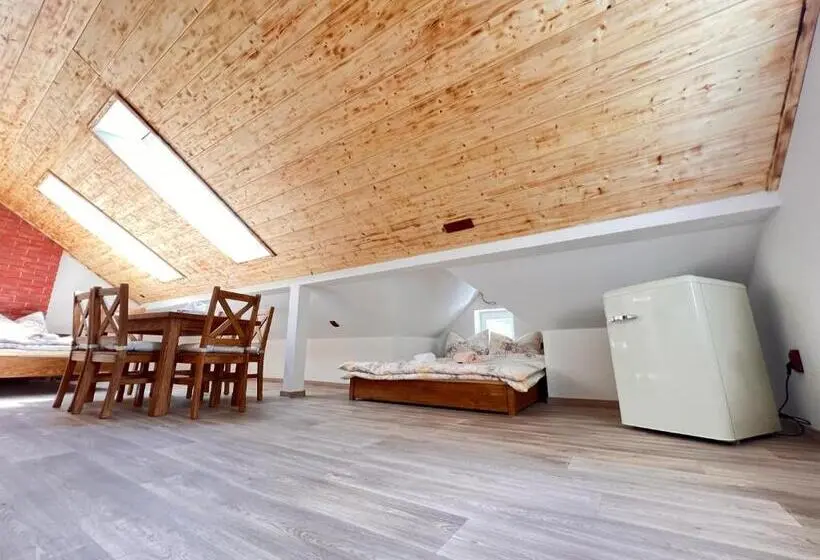 スタンダード4人部屋, Pension Pod Skalou