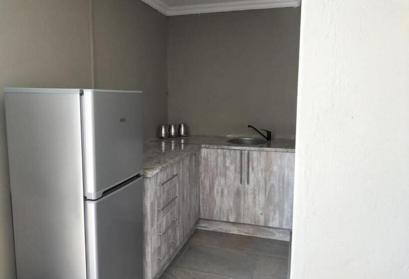 デラックススイート, Mourice Lodge