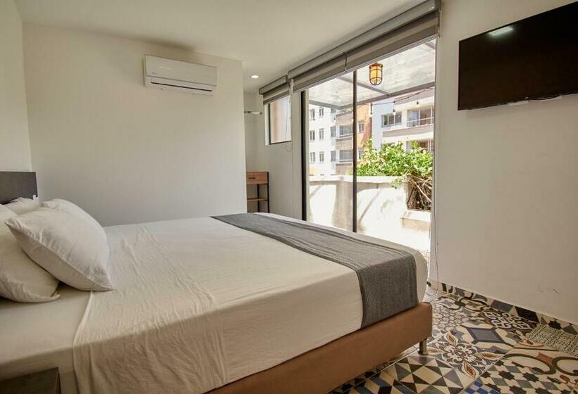 غرفة قياسية مزوَّدة بشُرفة, Brana