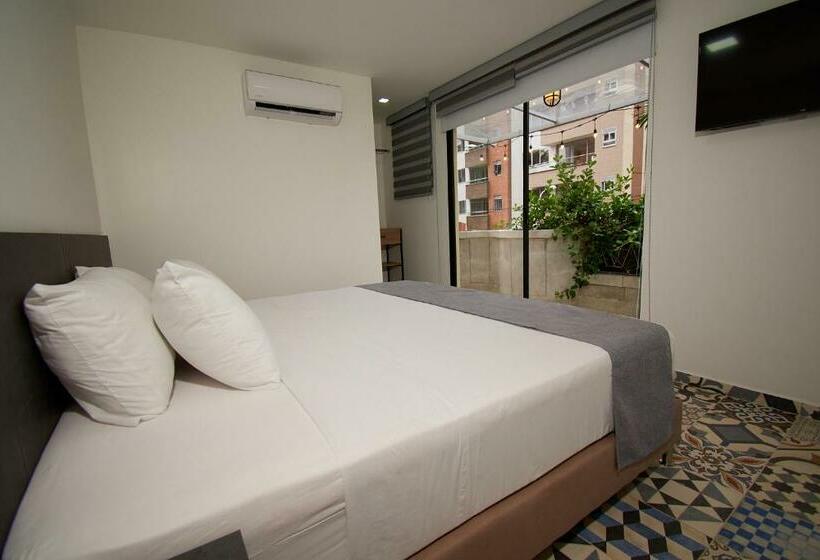 غرفة قياسية مزوَّدة بشُرفة, Brana