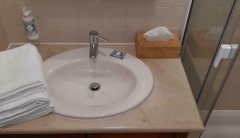 غرفة قياسية مطلّة علي الحديقة, Aprahouseloule Guesthouse