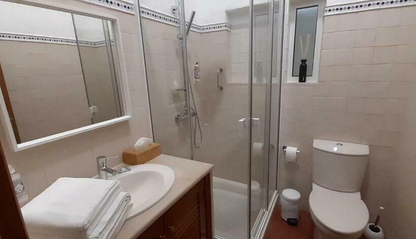 غرفة قياسية مطلّة علي الحديقة, Aprahouseloule Guesthouse