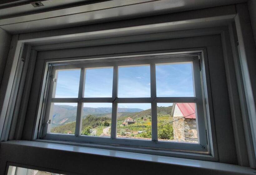 스탠다드 4인용 룸 공용 욕실, Vila Nazaré