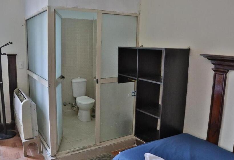 اتاق استاندارد یک نفره, Cecilia Hostel