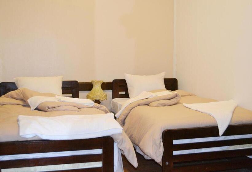 اتاق استاندارد, Cecilia Hostel