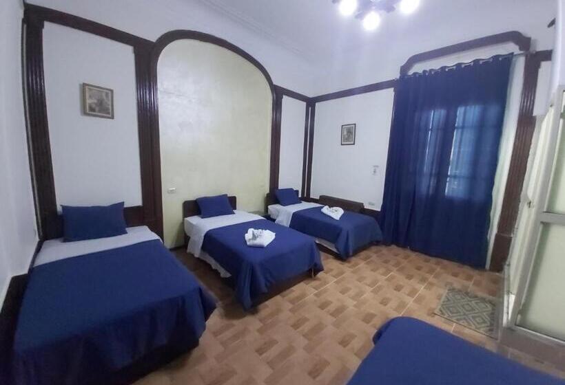 اتاق استاندارد چهار تخته, Cecilia Hostel