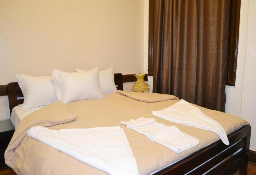 اتاق استاندارد یک تخته با سرویس بهداشتی مشترک, Cecilia Hostel