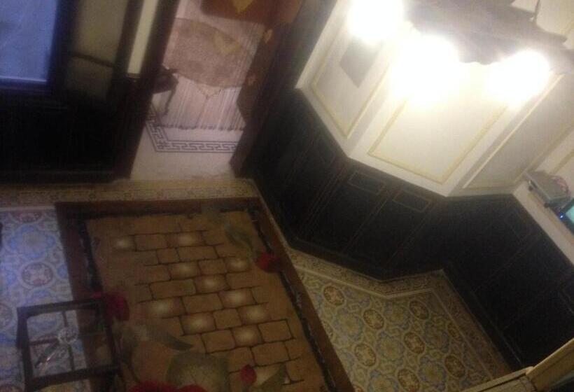 تختخواب در اتاق مشترک, Cecilia Hostel