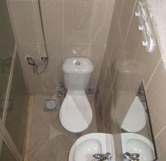 اتاق استاندارد یک نفره, Cecilia Hostel