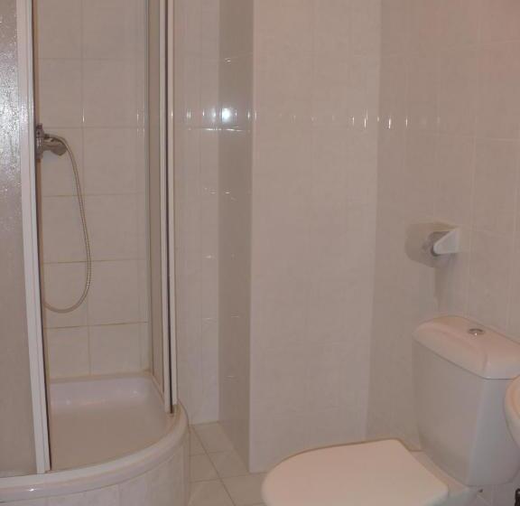 标准三人间, Kralicek