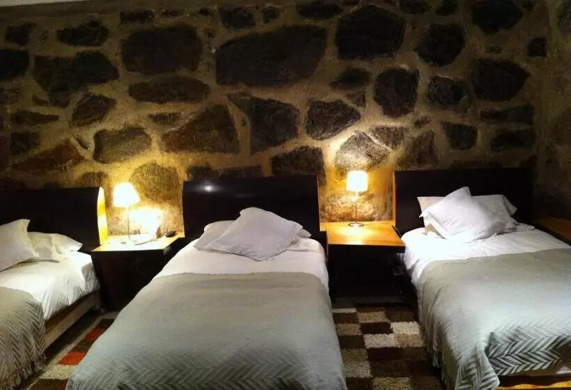 Economy Triple Room, Latitud 33 Sur