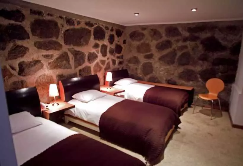 Economy Triple Room, Latitud 33 Sur