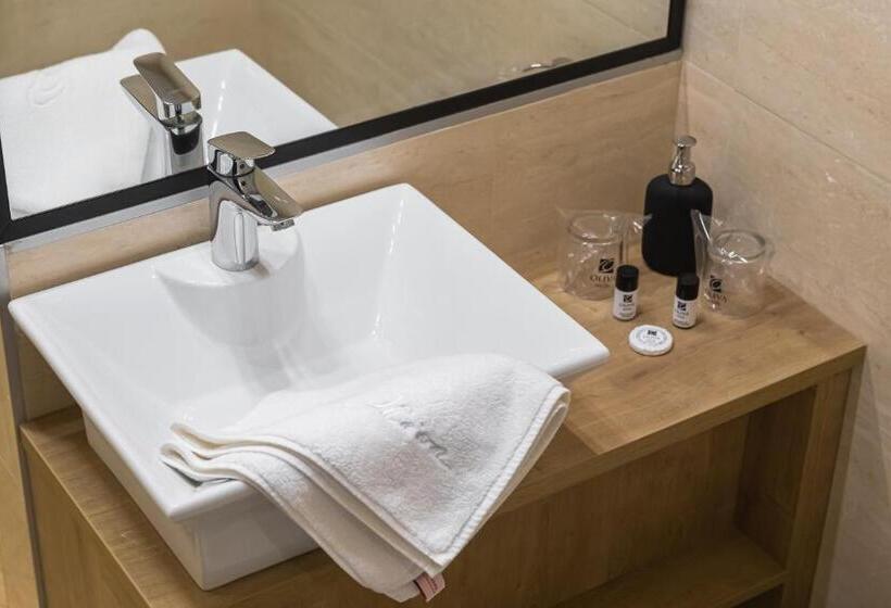 غرفة ديلوكس, Oliva