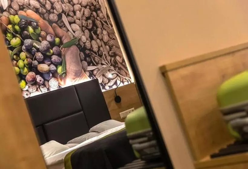اتاق لوکس, Oliva