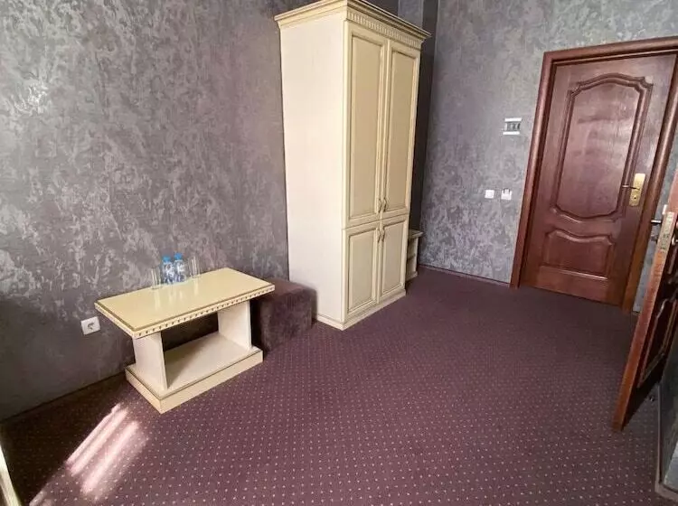 اتاق استاندارد, Praga