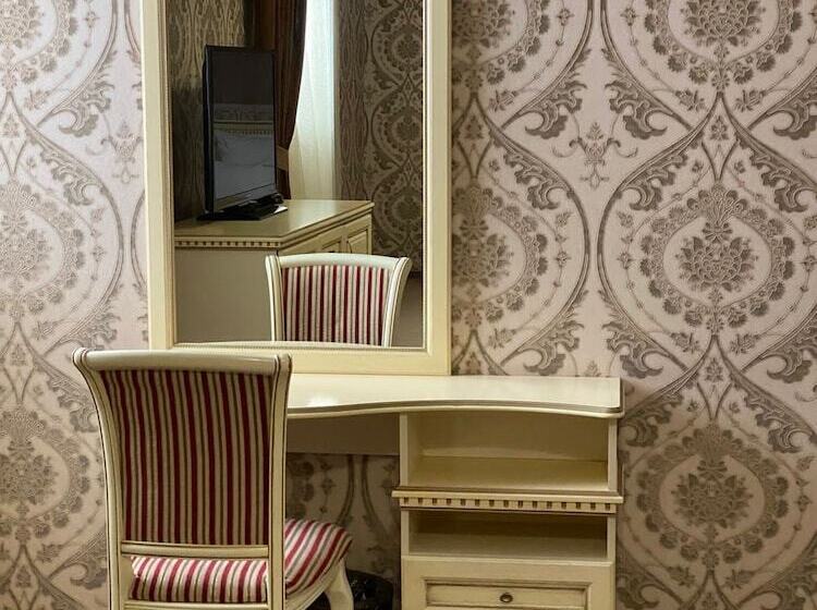 סוויטת ג'וניור, Praga